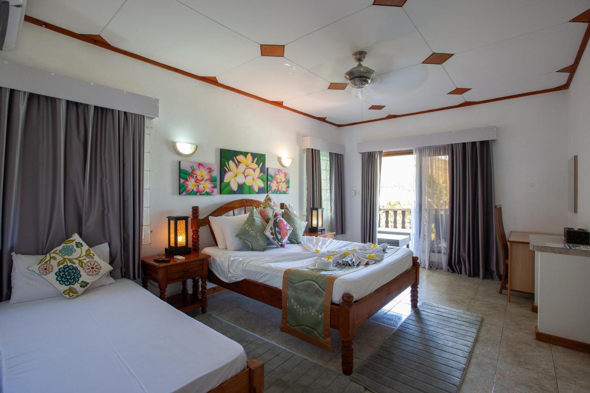Sea View Lodge Баи-Сейнт-Энн Экстерьер фото