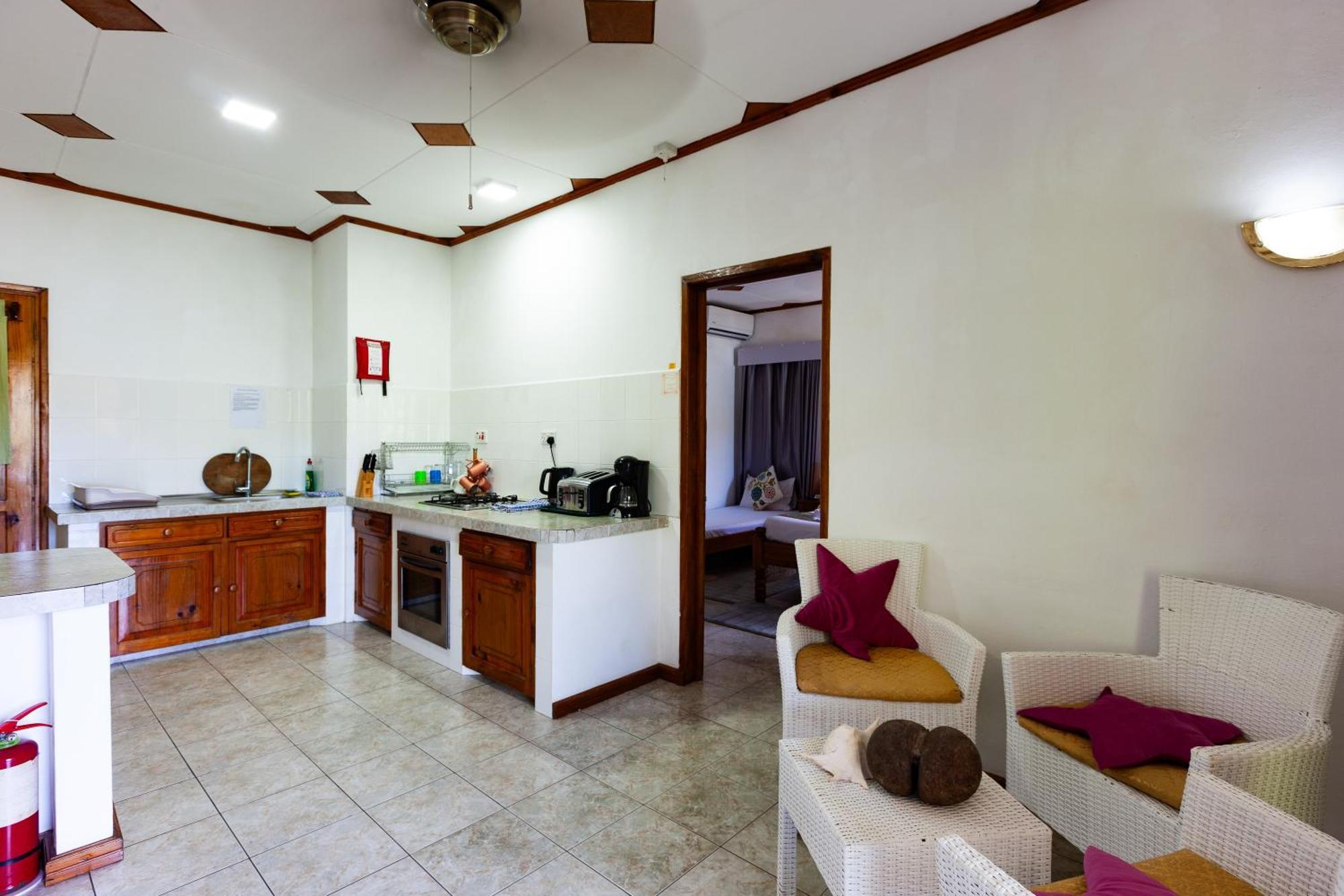 Sea View Lodge Баи-Сейнт-Энн Экстерьер фото