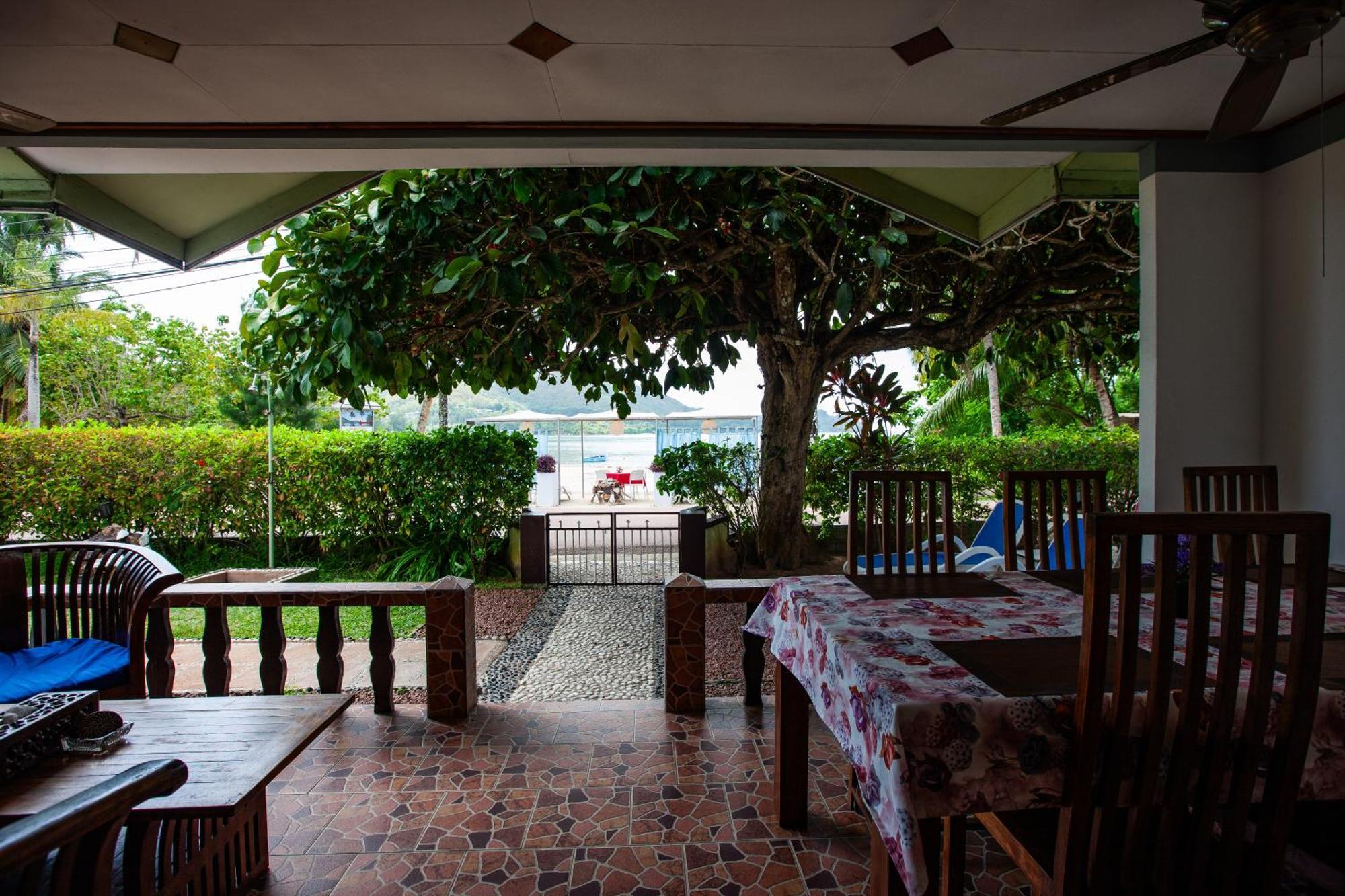 Sea View Lodge Баи-Сейнт-Энн Экстерьер фото