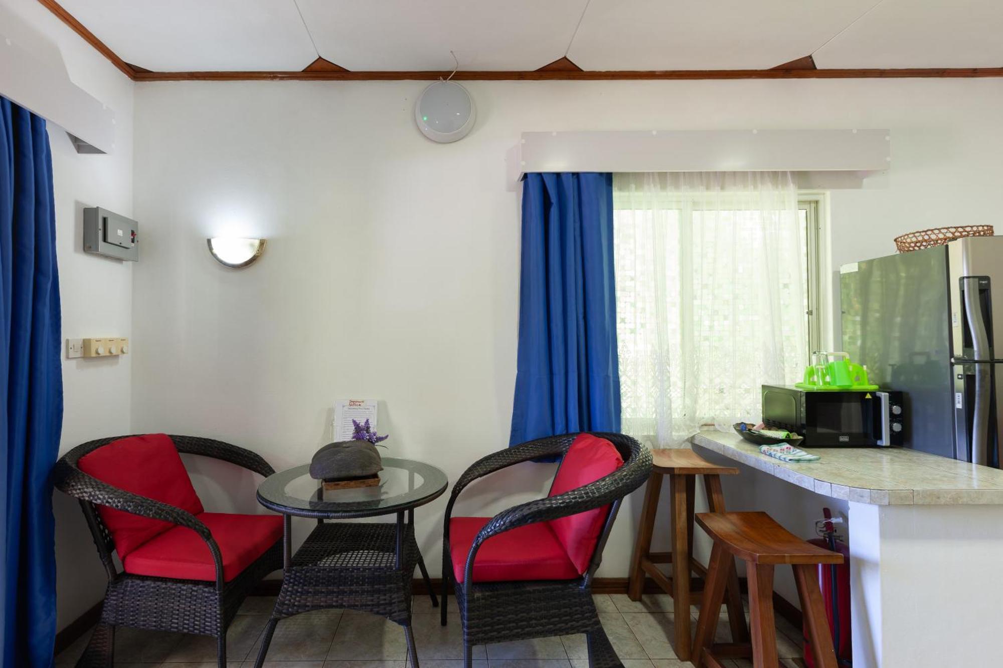 Sea View Lodge Баи-Сейнт-Энн Экстерьер фото