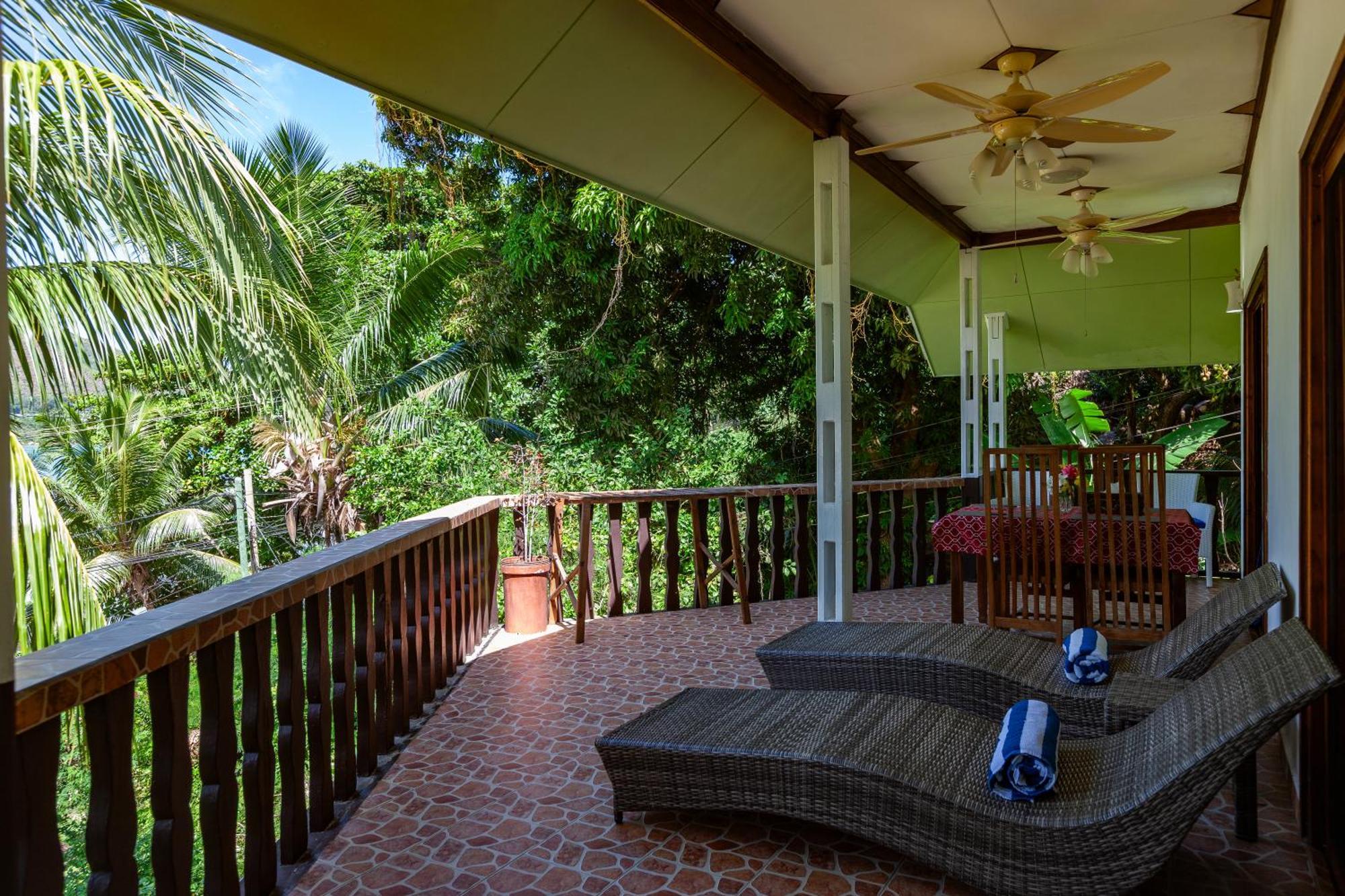 Sea View Lodge Баи-Сейнт-Энн Экстерьер фото