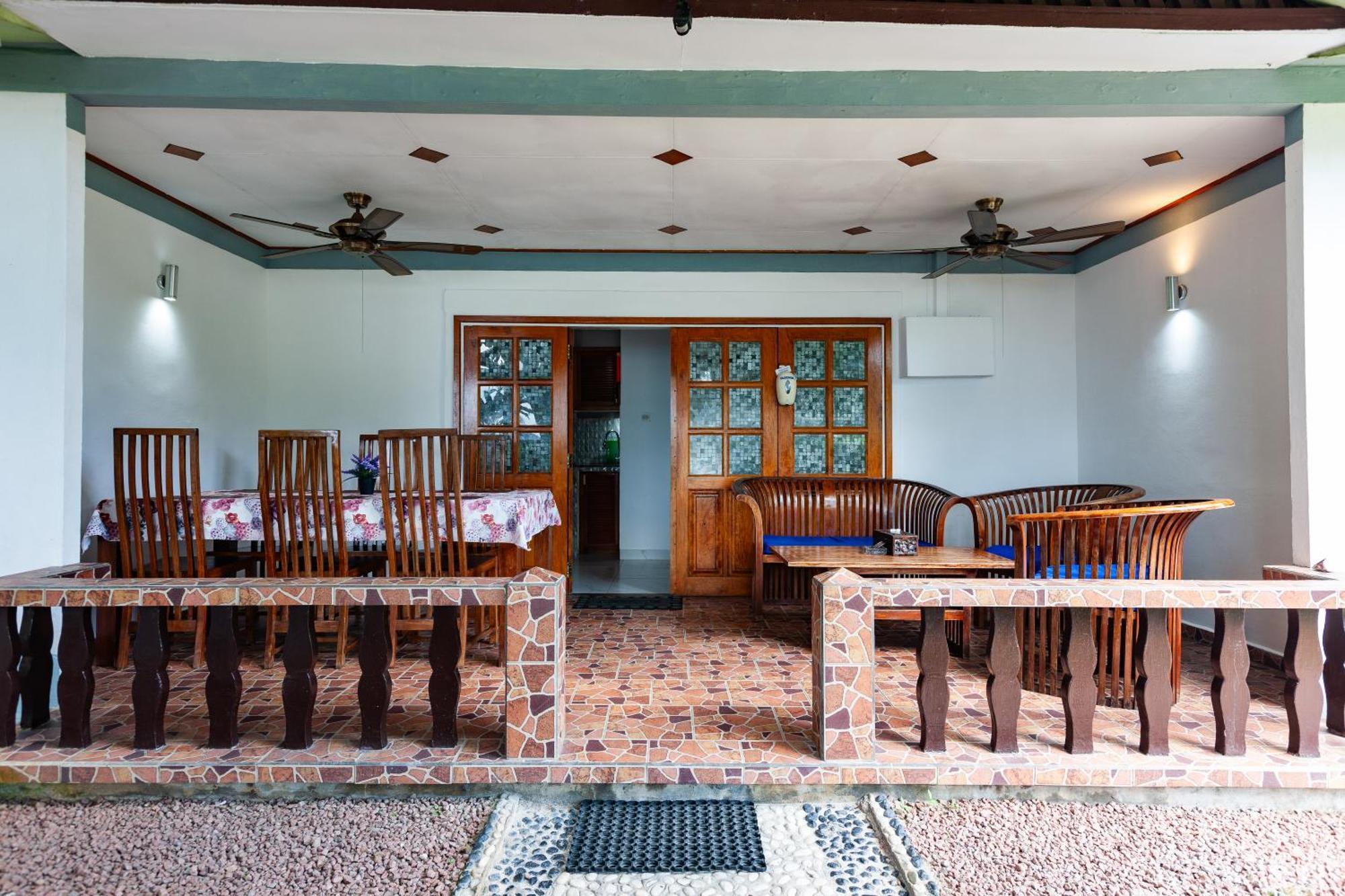 Sea View Lodge Баи-Сейнт-Энн Экстерьер фото