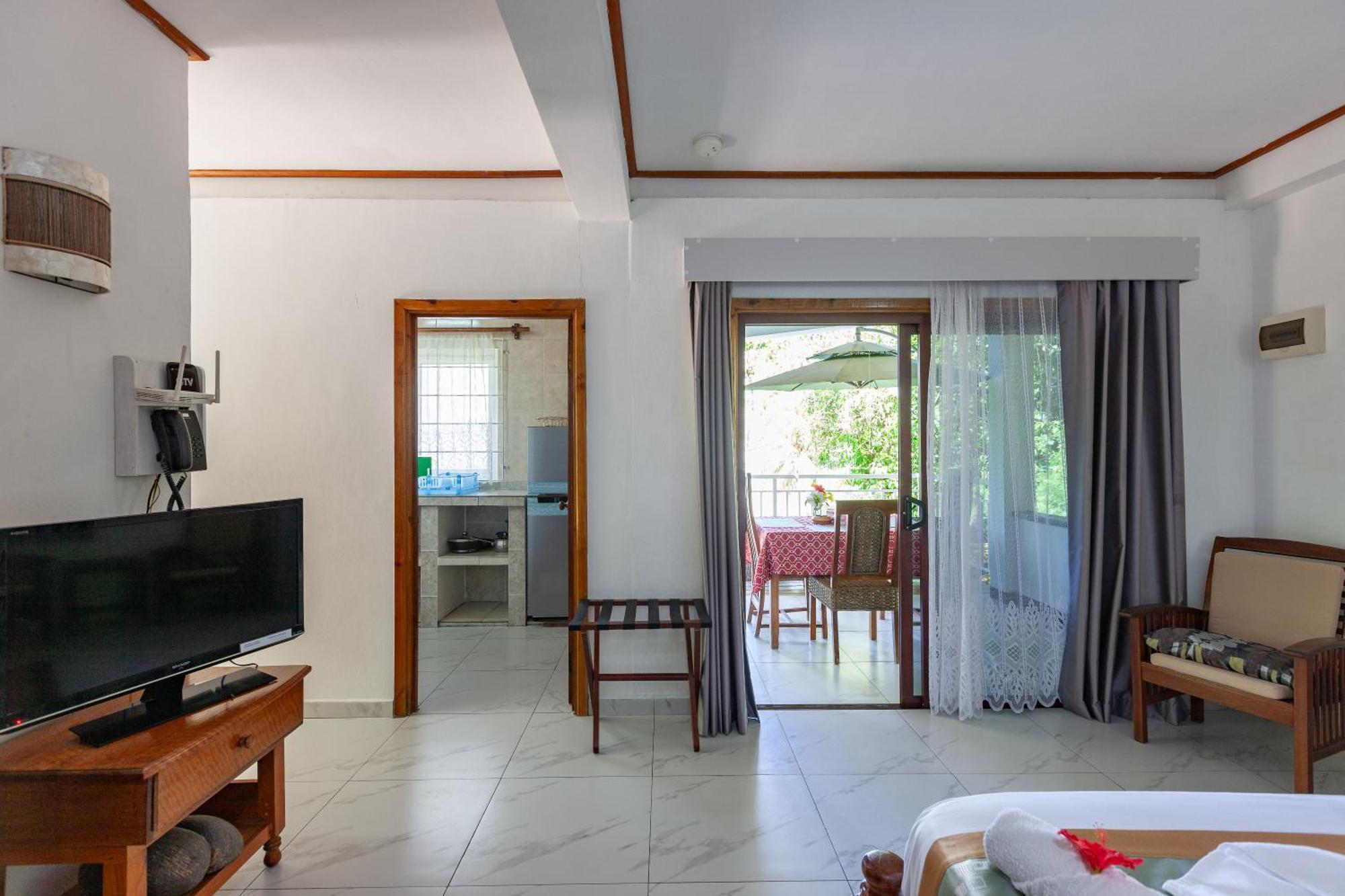 Sea View Lodge Баи-Сейнт-Энн Экстерьер фото