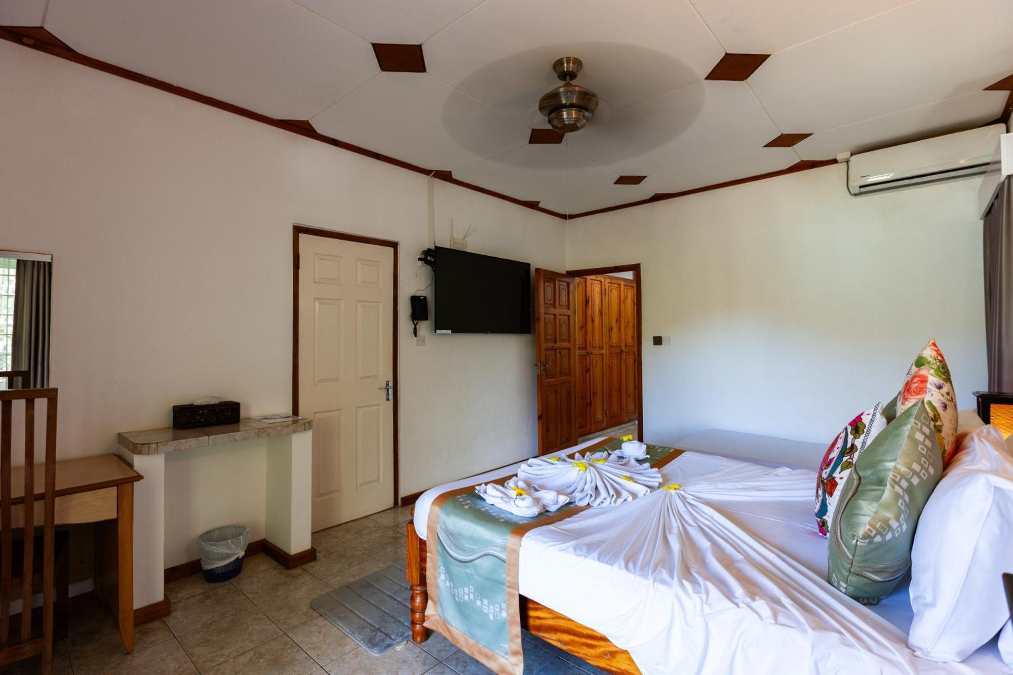 Sea View Lodge Баи-Сейнт-Энн Экстерьер фото