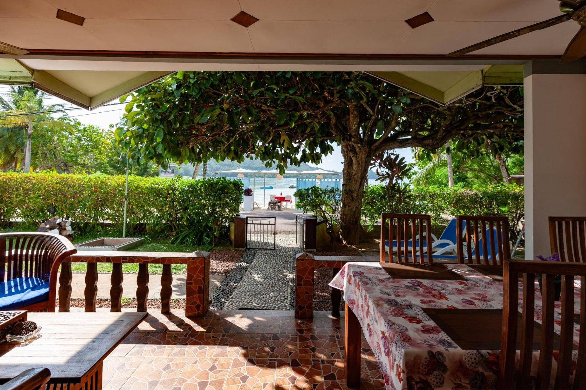 Sea View Lodge Баи-Сейнт-Энн Экстерьер фото