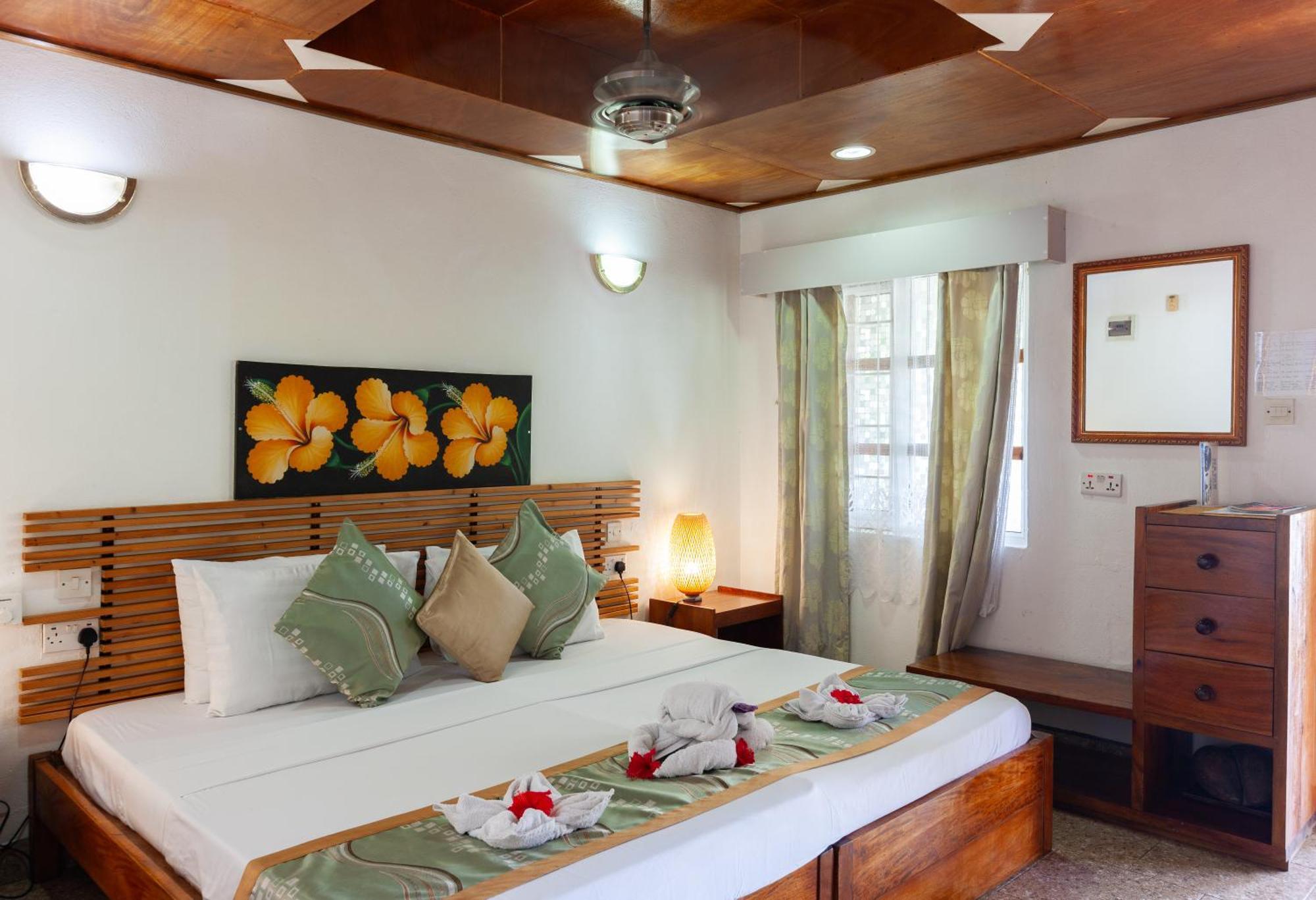 Sea View Lodge Баи-Сейнт-Энн Экстерьер фото