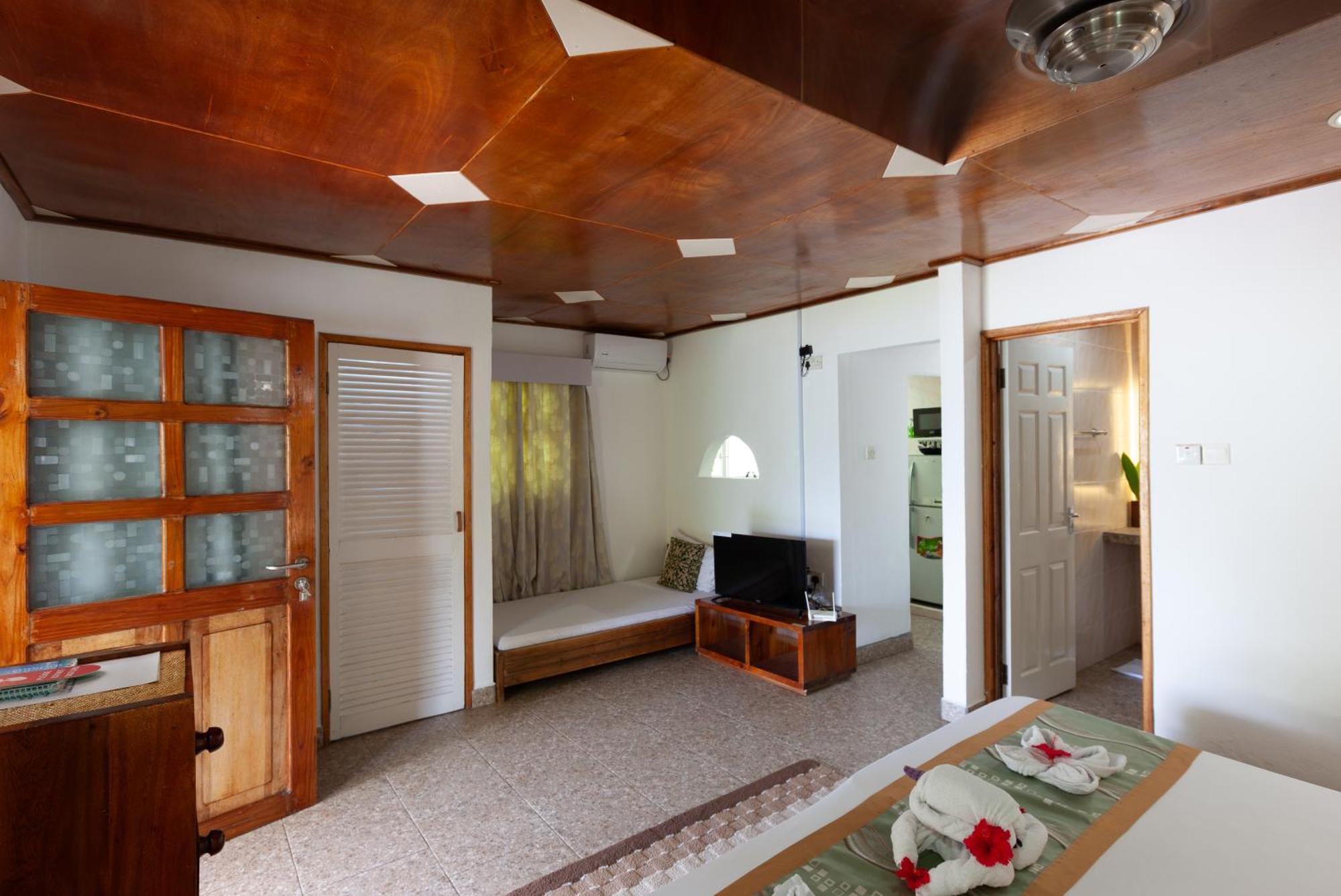 Sea View Lodge Баи-Сейнт-Энн Экстерьер фото