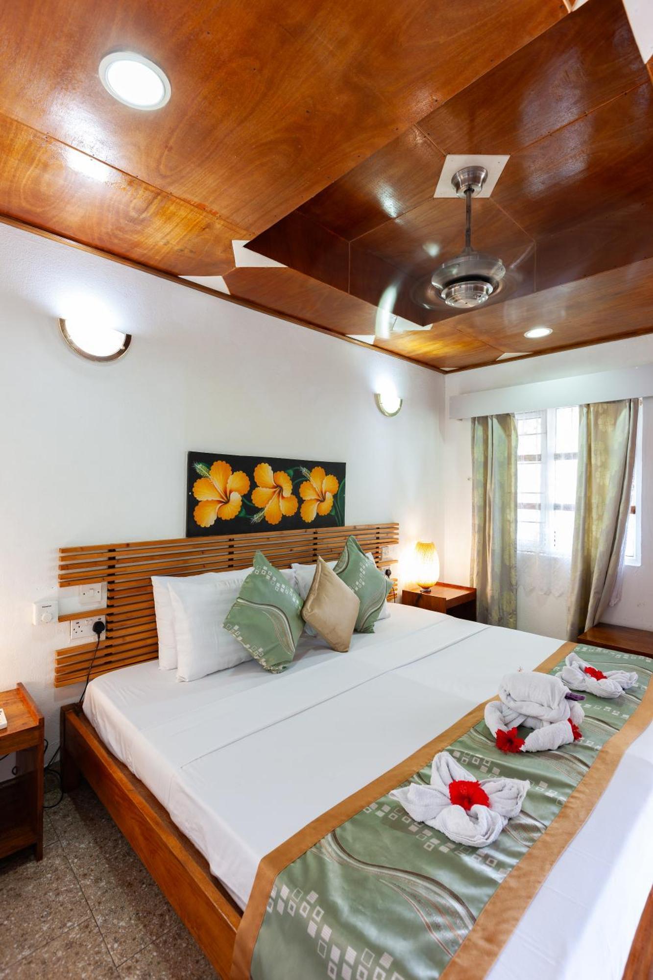 Sea View Lodge Баи-Сейнт-Энн Экстерьер фото