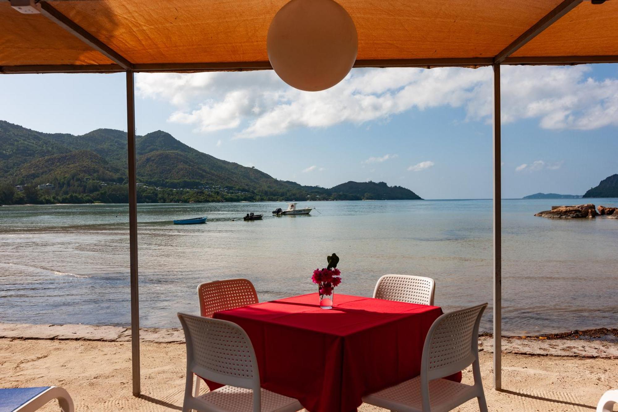 Sea View Lodge Баи-Сейнт-Энн Экстерьер фото